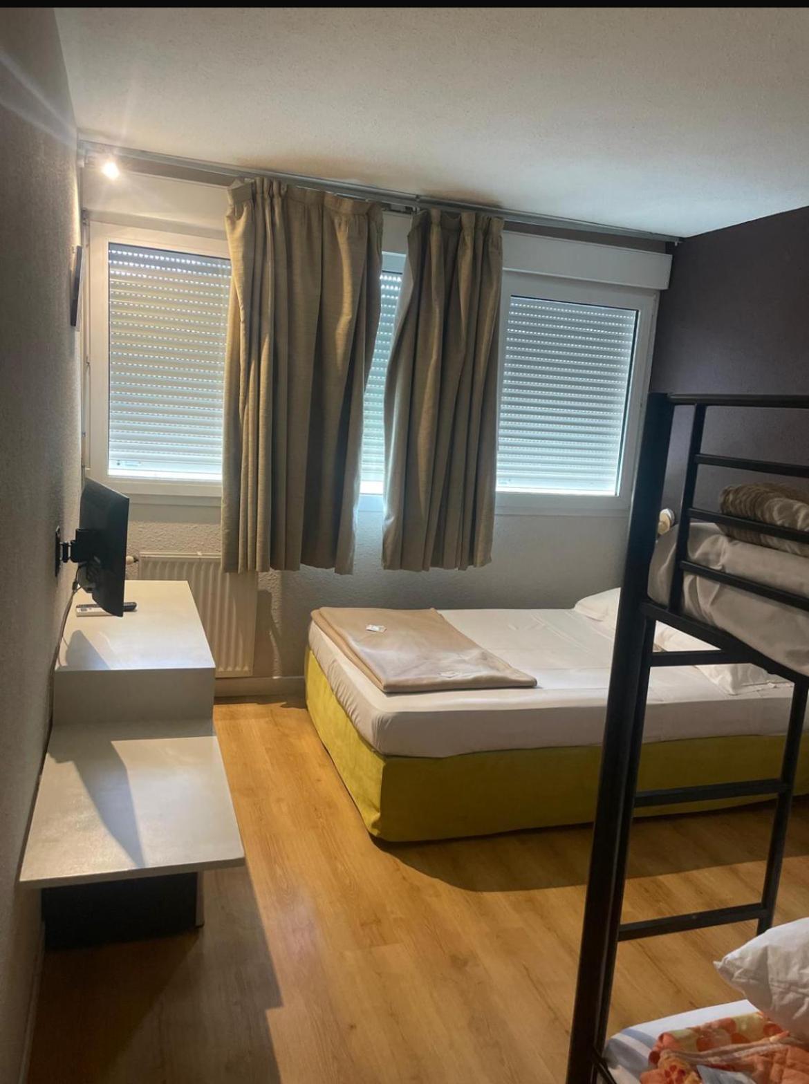 Hotel Le Lagon Rochefort-du-Gard Luaran gambar